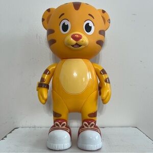 2018 Jakks Pacific Mr Fred Rogers Company Daniel Tiger 7” Action Figure